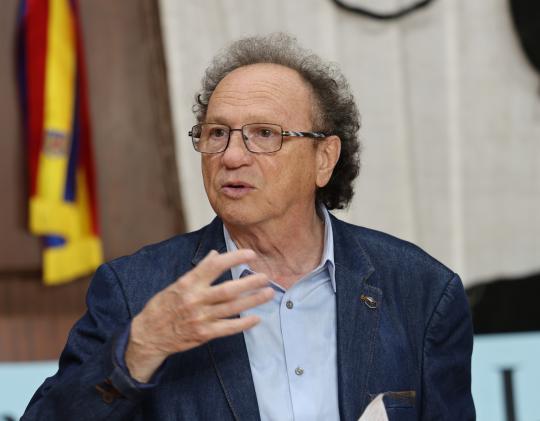 O valoroasă lucrare de critică şi istorie literară