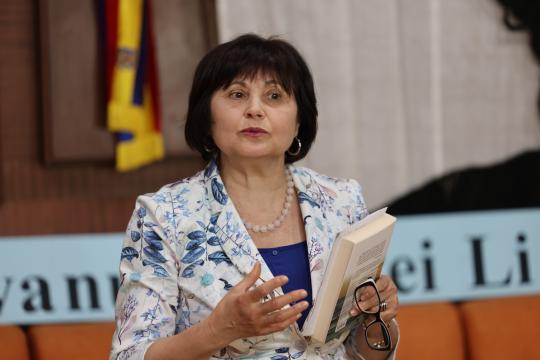 Un volum necesar despre itinerarul sinuos al literaturii române